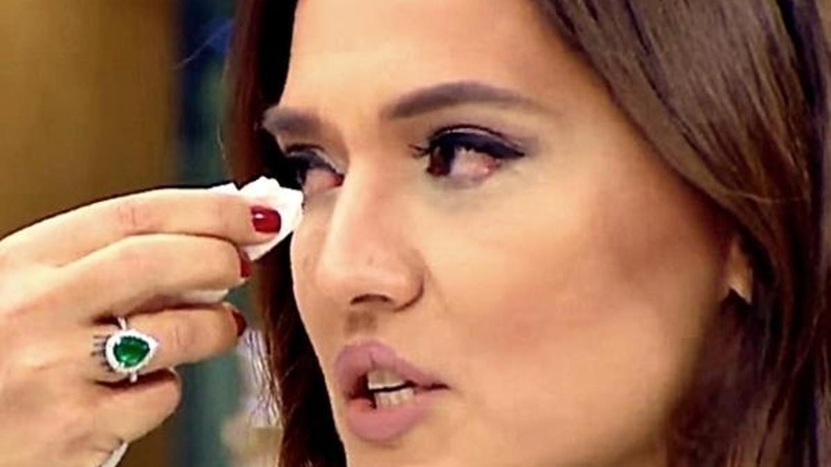 Demet Akalın canlı yayında sinir krizi geçirdi, hüngür hüngür ağladı!