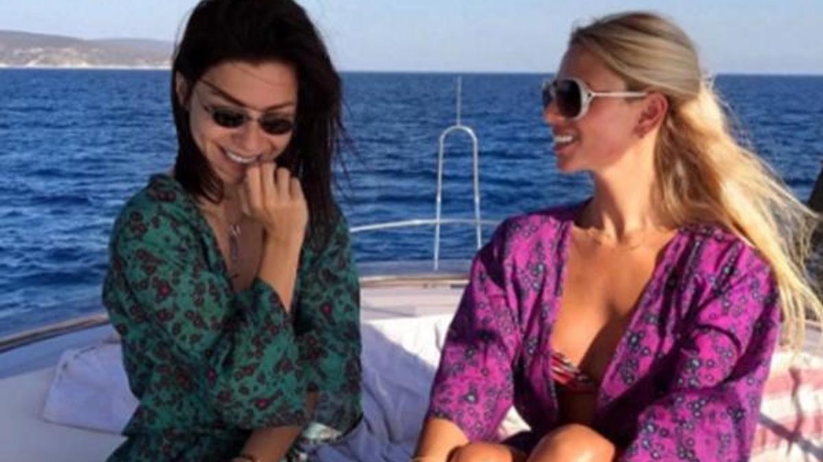 Merve Boluğur'a arkadaş tesellisi!