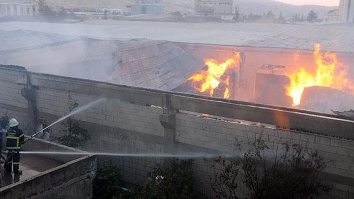 Gaziantep'te iplik fabrikasında yangın çıktı