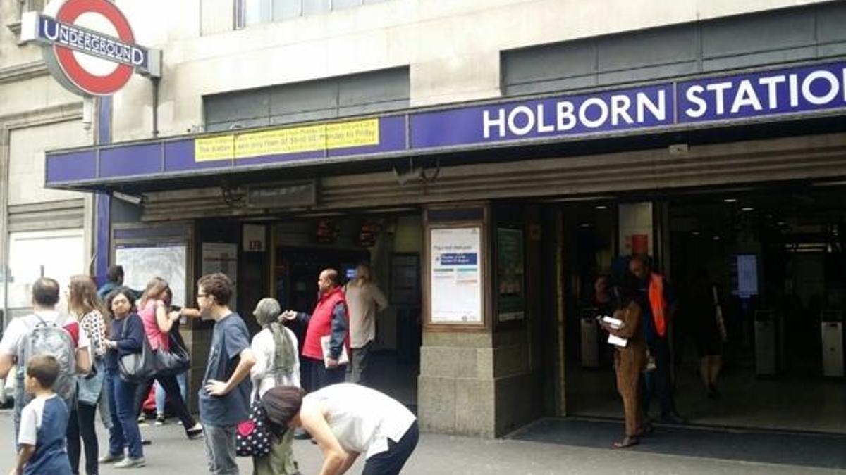 Londra’da metro istasyonunda yangın
