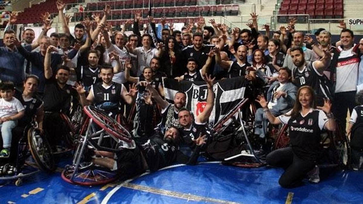 Beşiktaş RMK Marine'de 12 oyuncunun sözleşmesi yenilendi
