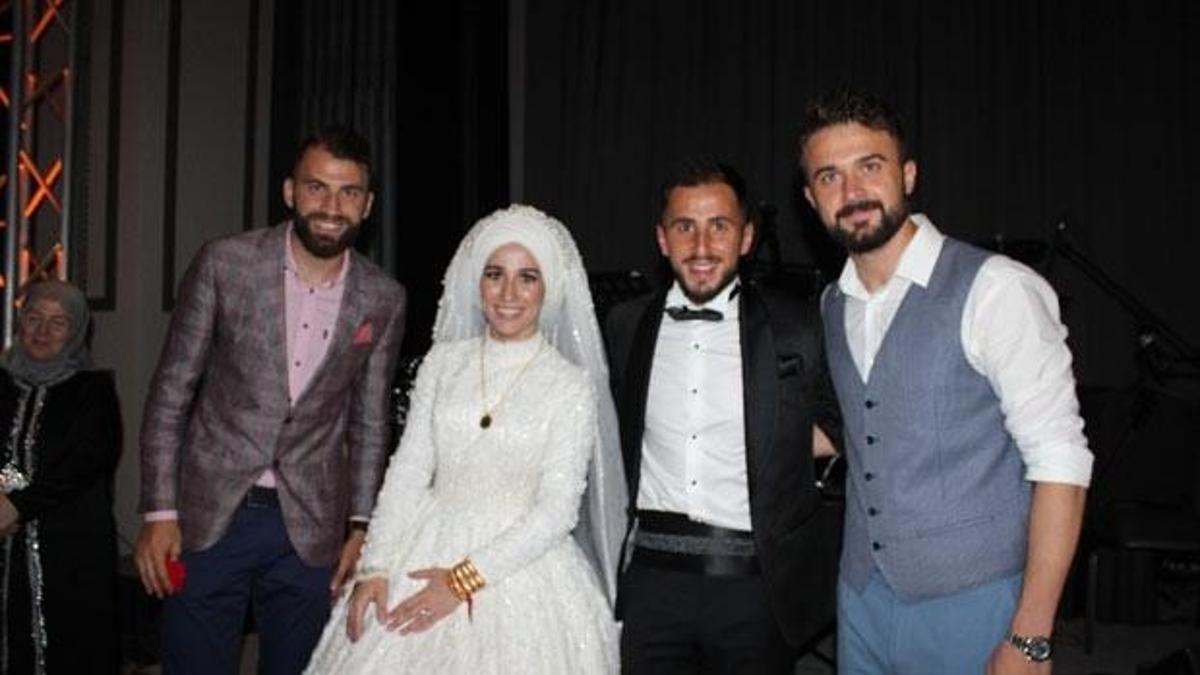 Trabzonsporlu futbolcular, düğünde bir araya geldi