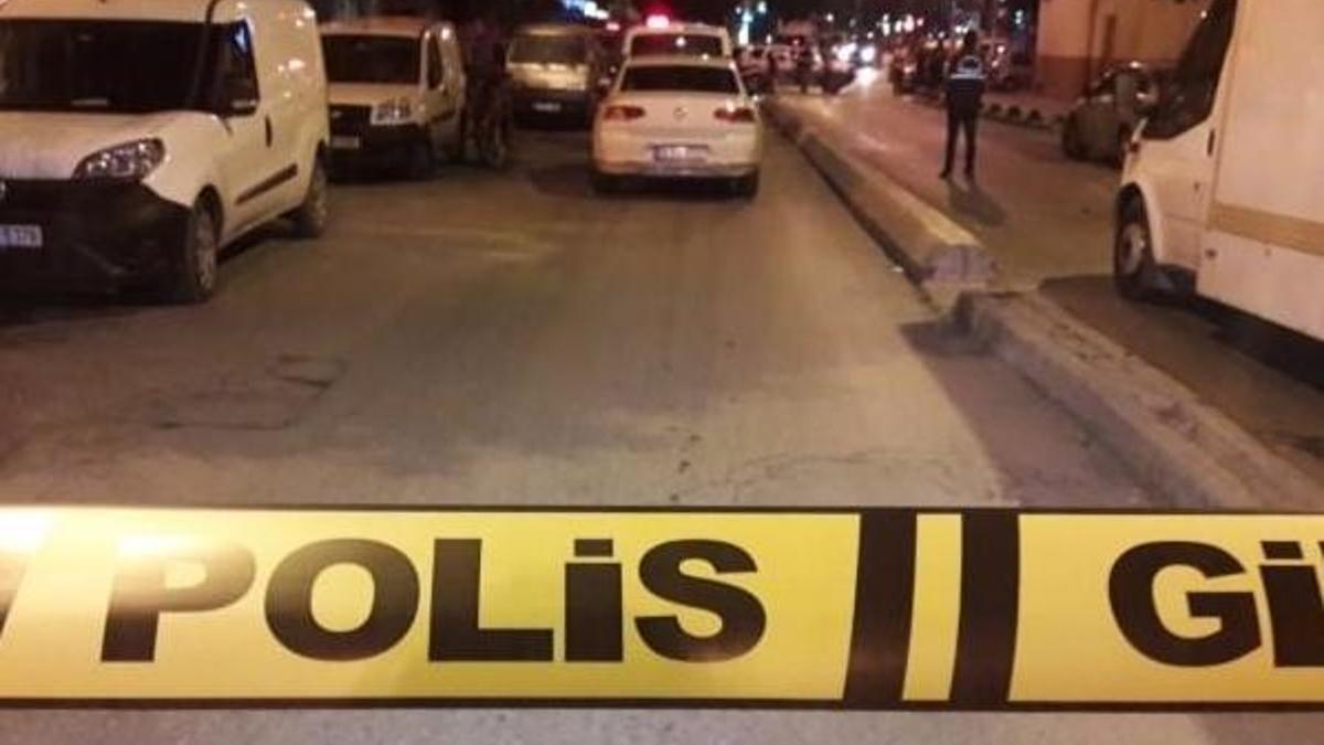 İstanbul'da olaylı gece: 1’i polis 2 yaralı!