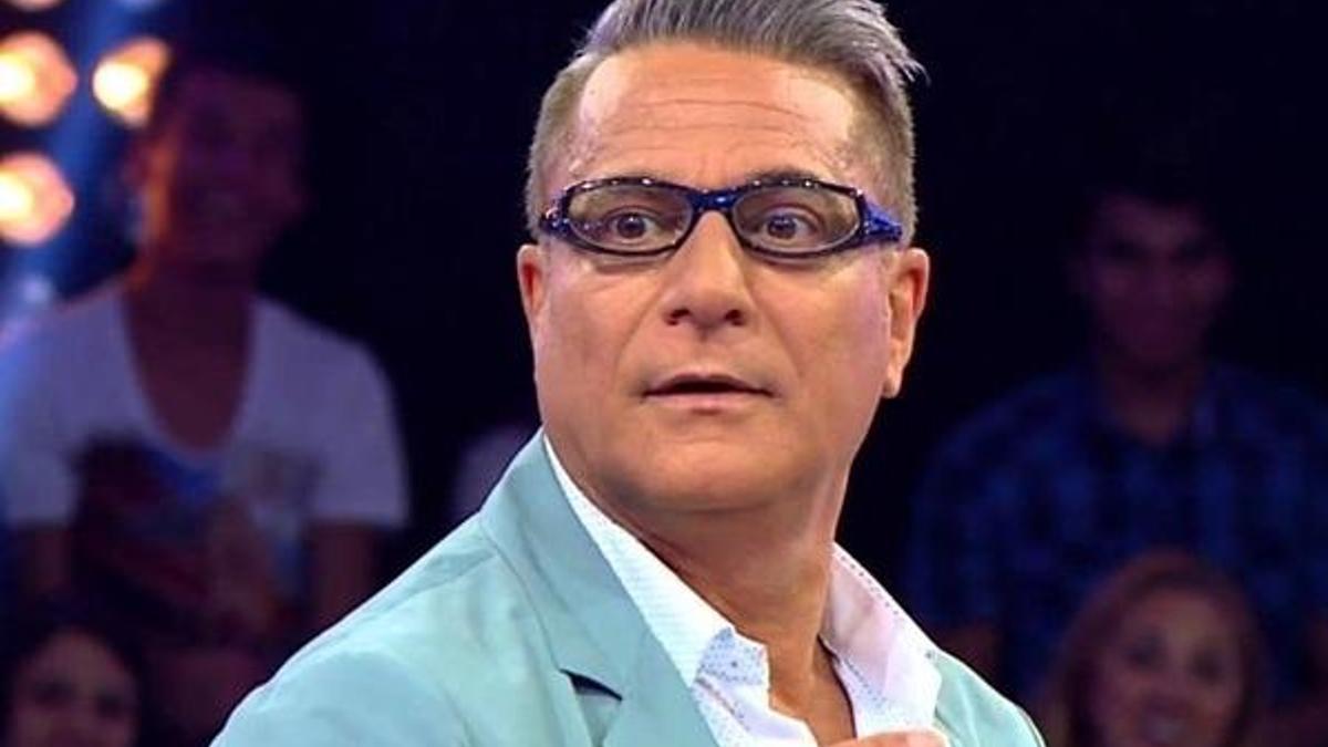 Mehmet Ali Erbil hastaneye kaldırıldı!