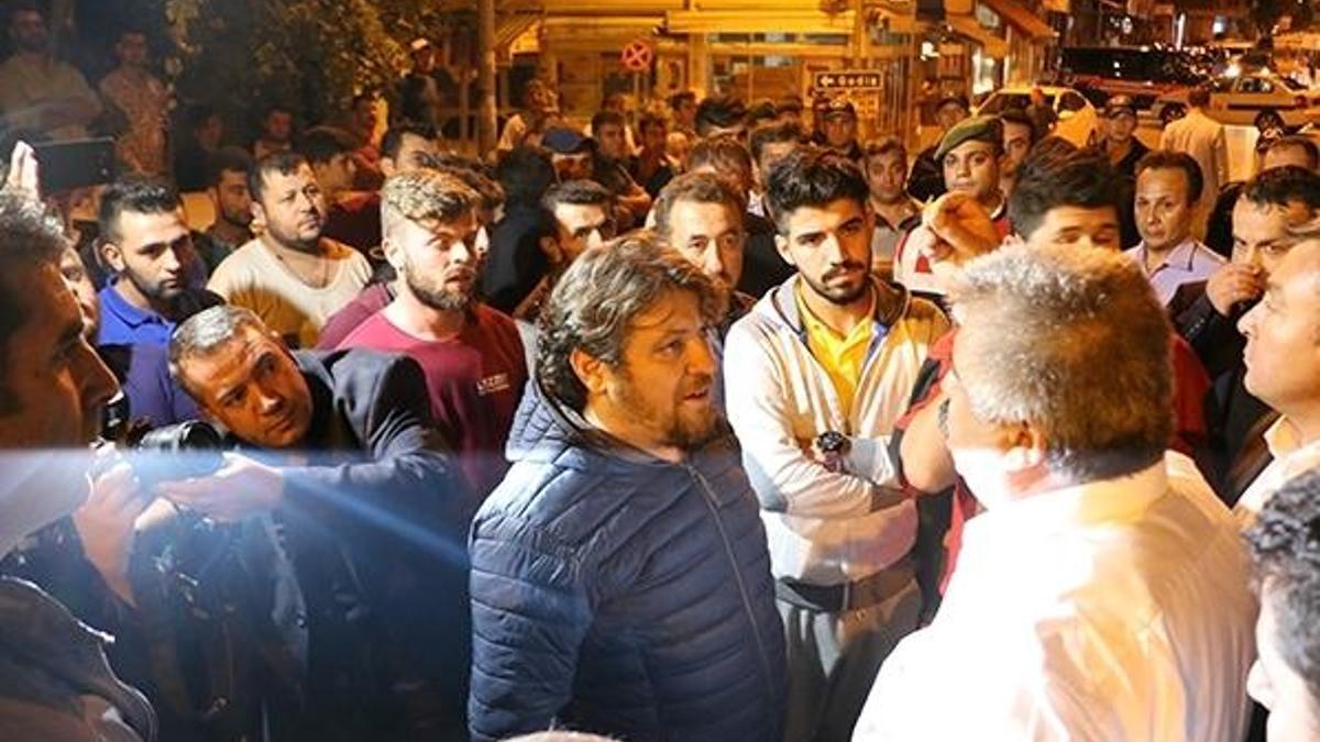 Tehlikeli gerginlik! İlçe sabaha kadar uyumadı