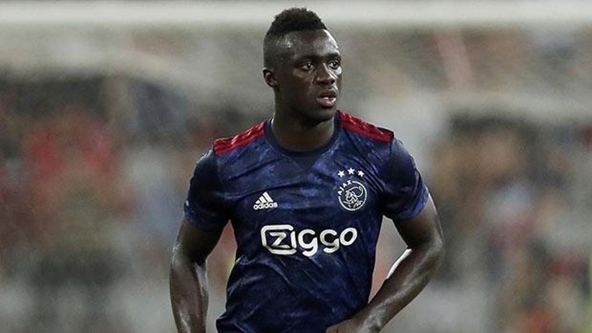 Tottenham'a Kolombiyalı savunmacı