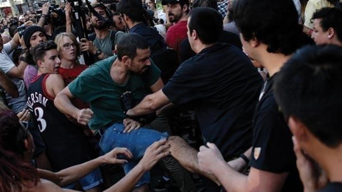 Barselona karıştı! Terör saldırısının ardından...