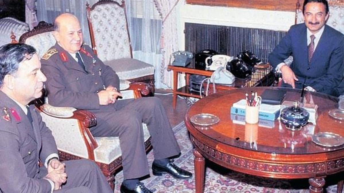 Kıbrıs kahramanının anıları gitti gidiyor!