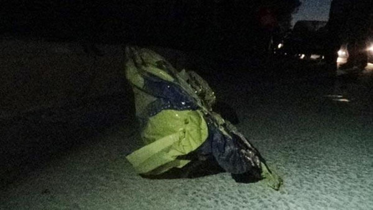 Uçan balon yüksek gerilim hattına takıldı, şehrin elektrikleri kesildi