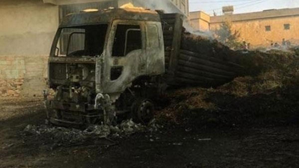 Saman dolu TIR gerilim hattına temas edince kül oldu