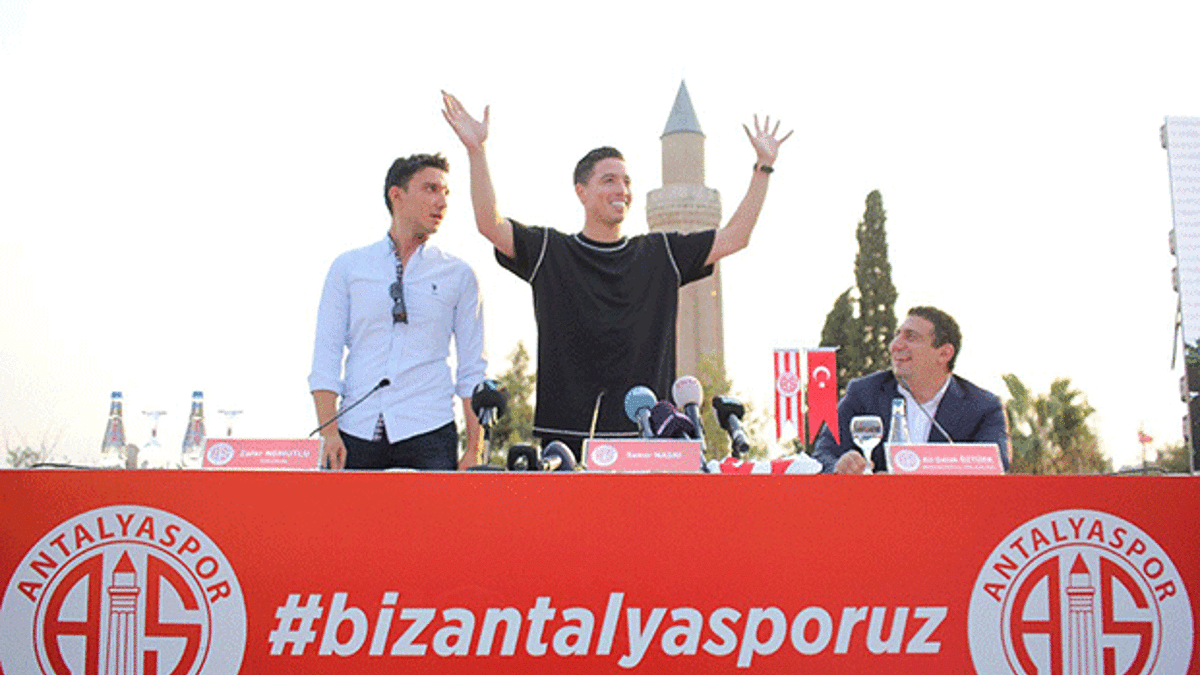 Dünya yıldızı imzayı attı