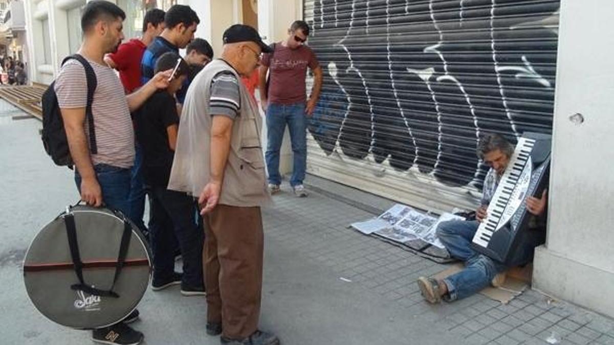 Yeşilçam yıldızı sokaklarda yaşıyor!