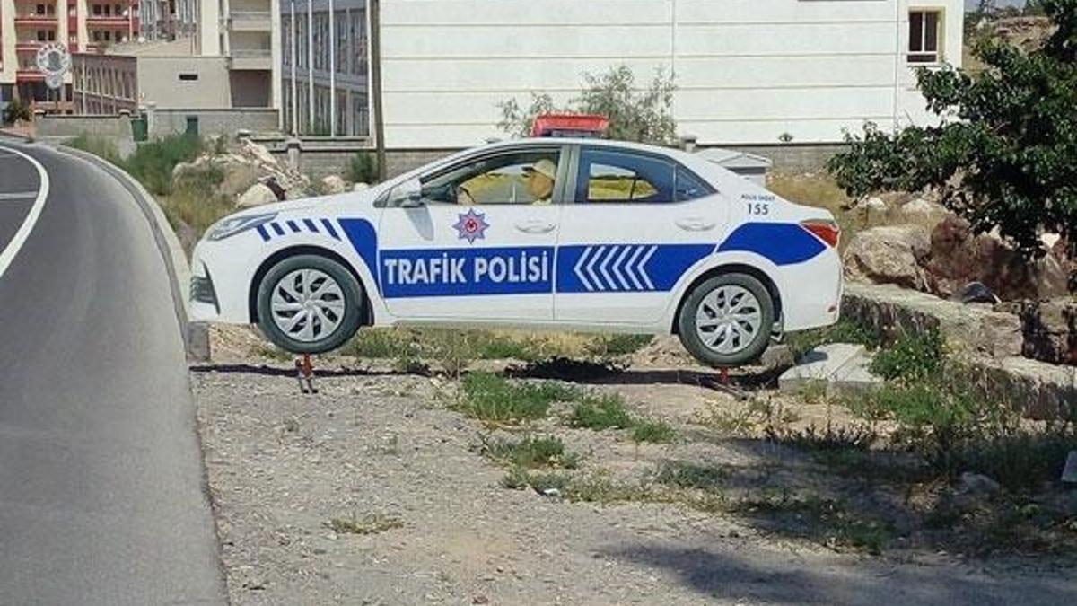Kayseri'de 8 maket trafik polis aracı iş başında!