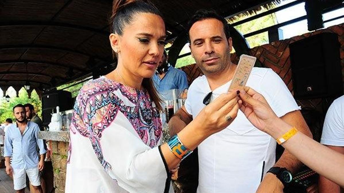Demet Akalın'dan kimlik kontrolü!
