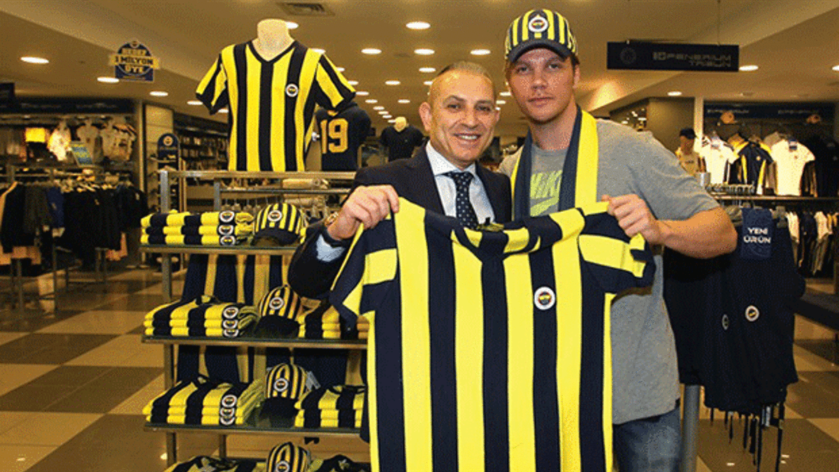 Ünlü sanatçı Fenerbahçe'yi bıraktı