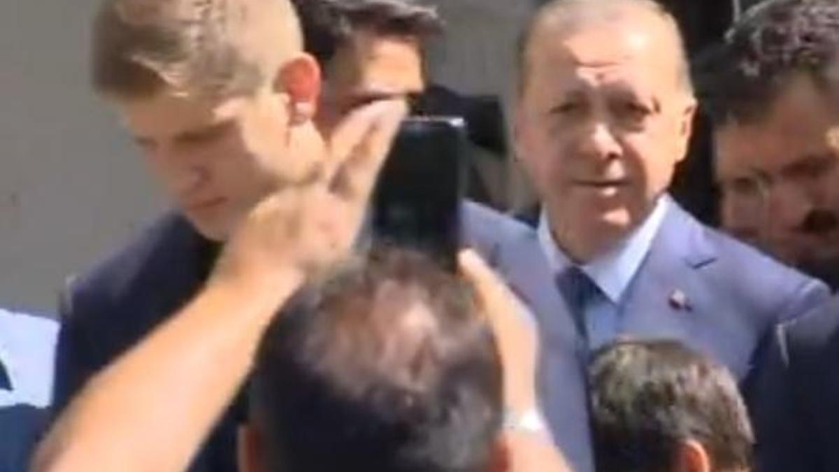 Cumhurbaşkanı cuma namazını Bezmialem Valide Sultan Camii'nde kıldı