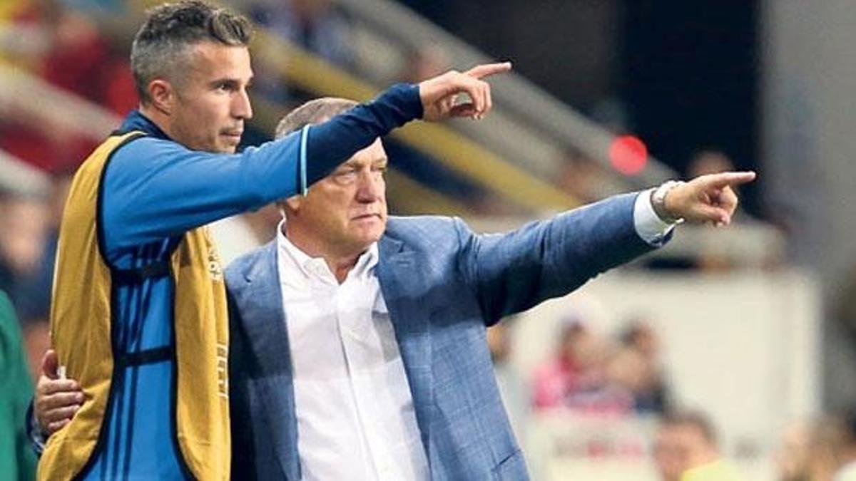 Advocaat'ın Van Persie kararı değişmedi