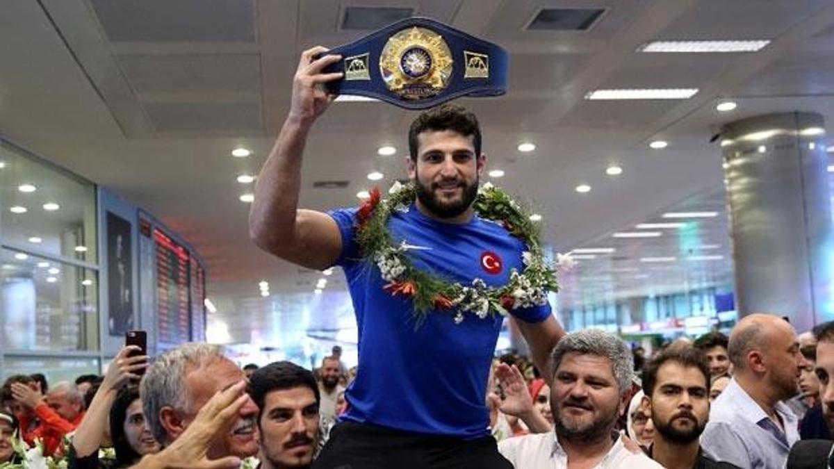 Şampiyona memleketinde sevgi seli