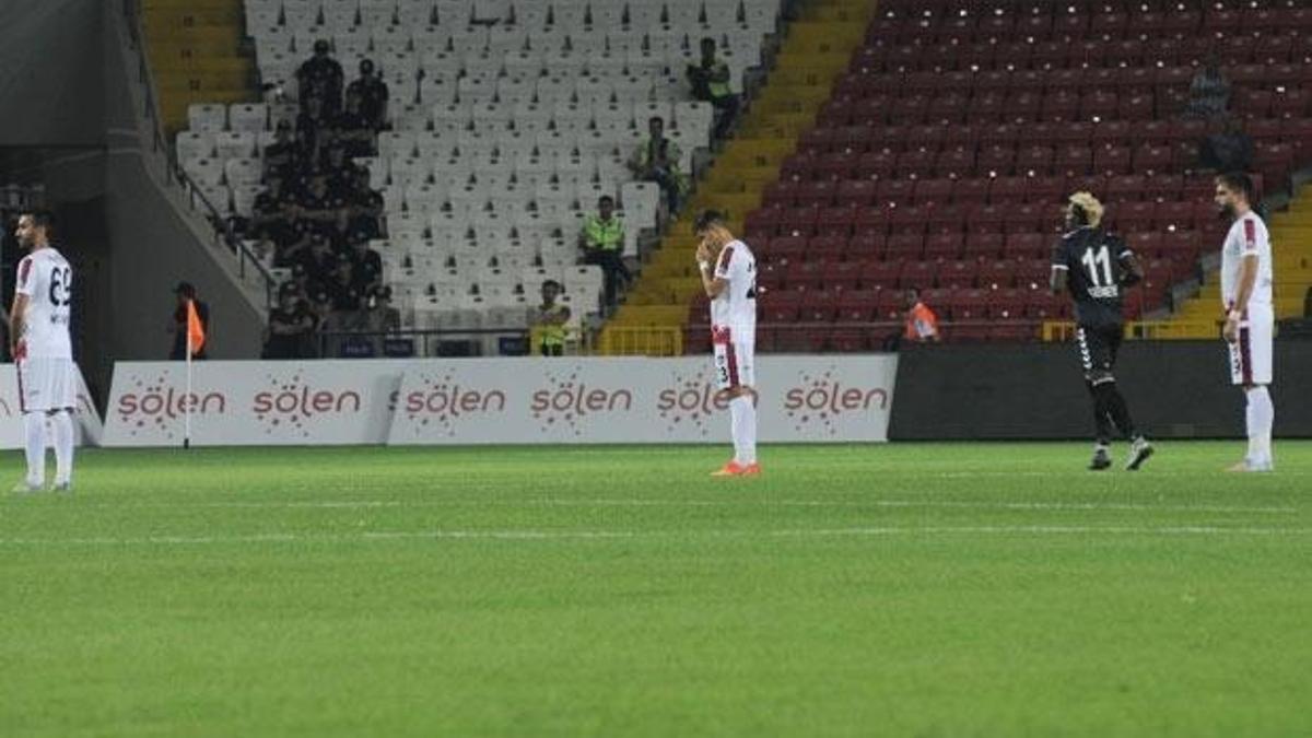 Büyük protesto topa dokunmadılar!