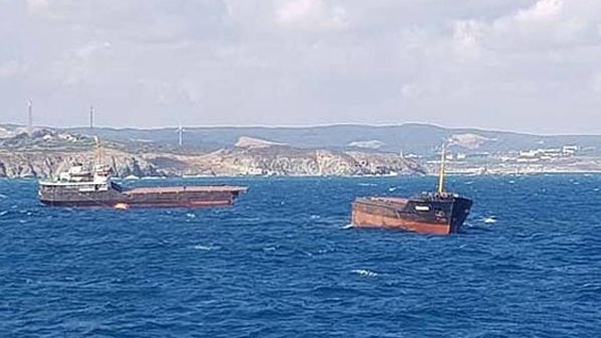 Kilyos açıklarında yük gemisi ortadan ikiye ayrıldı