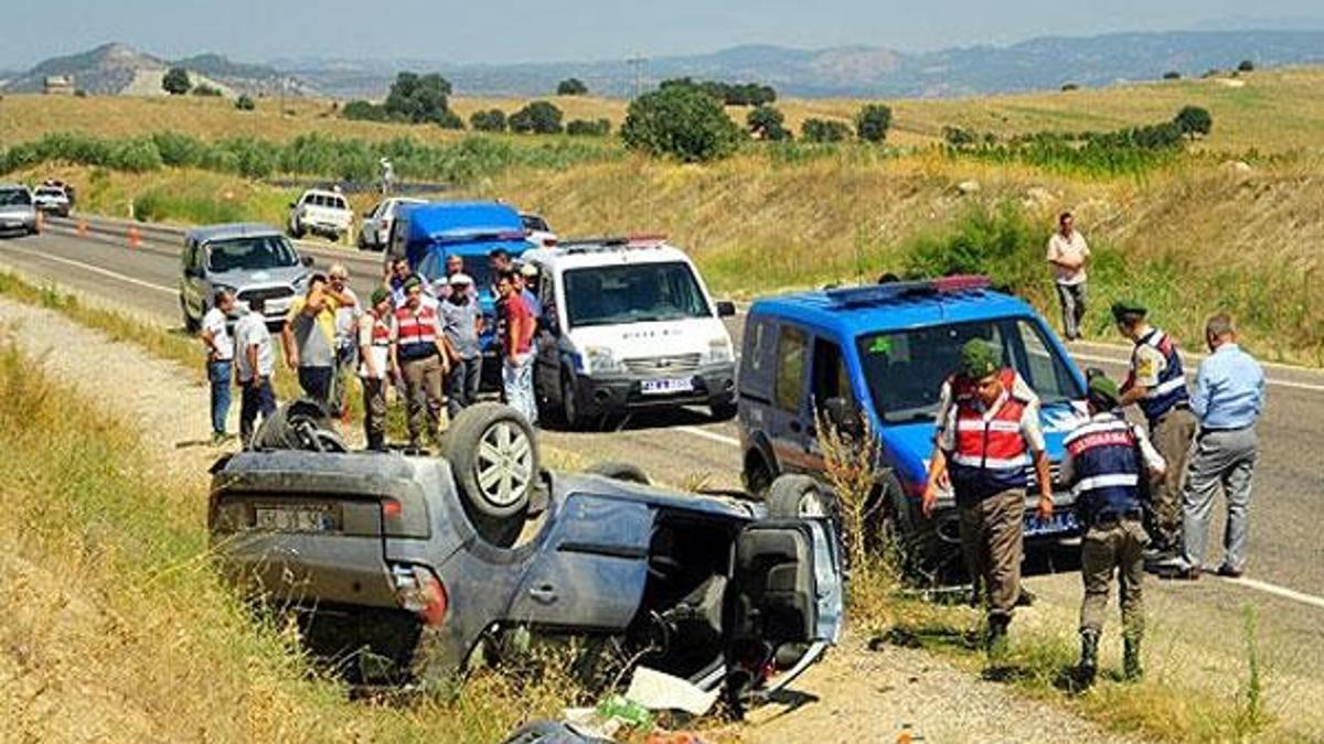 Manisa'da düğün konvoyunda kaza