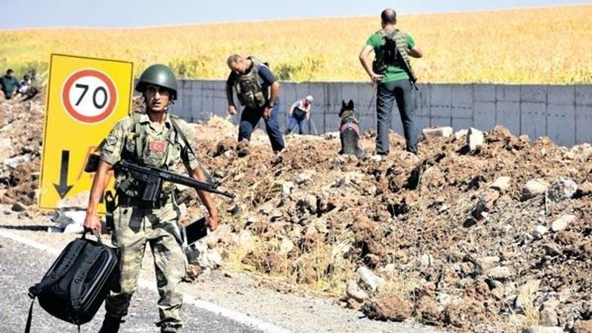 Diyarbakır’da bombalı tuzak: 2 sivil şehit
