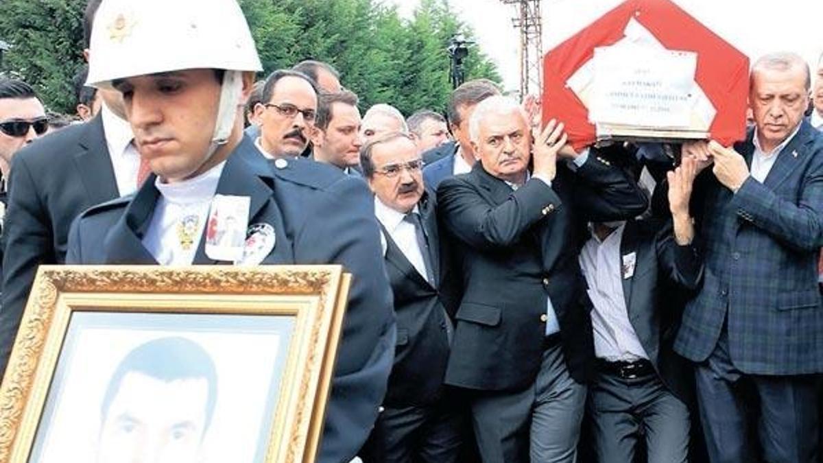 Resepsiyonda şehit aileleri ağırlanacak