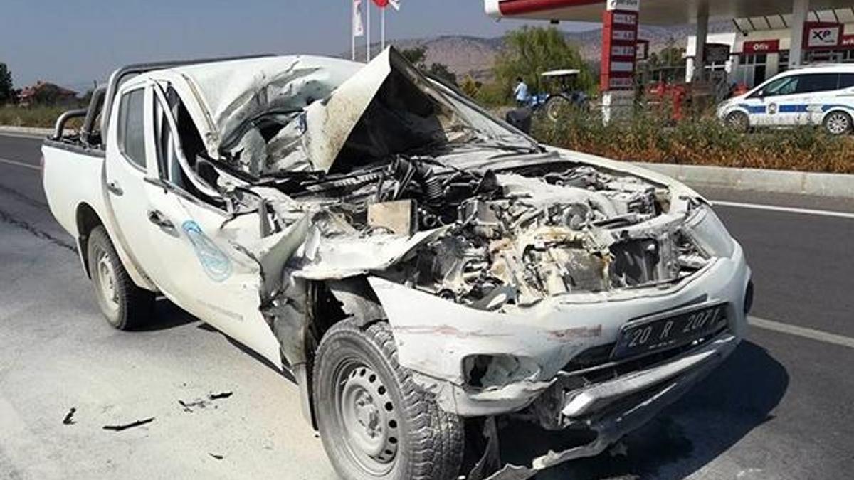 Kamyonet kamyona arkadan çarptı: 2 ölü, 2 yaralı