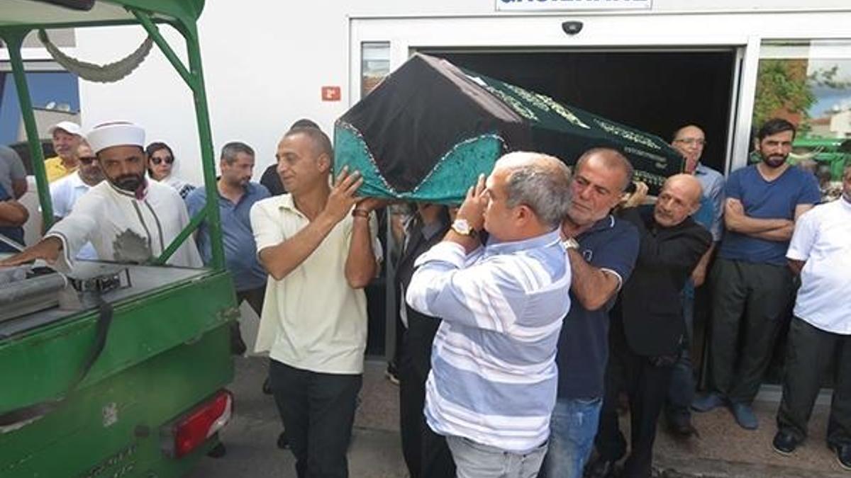 Filiz Aker'in cenazesi gasilhaneden alındı