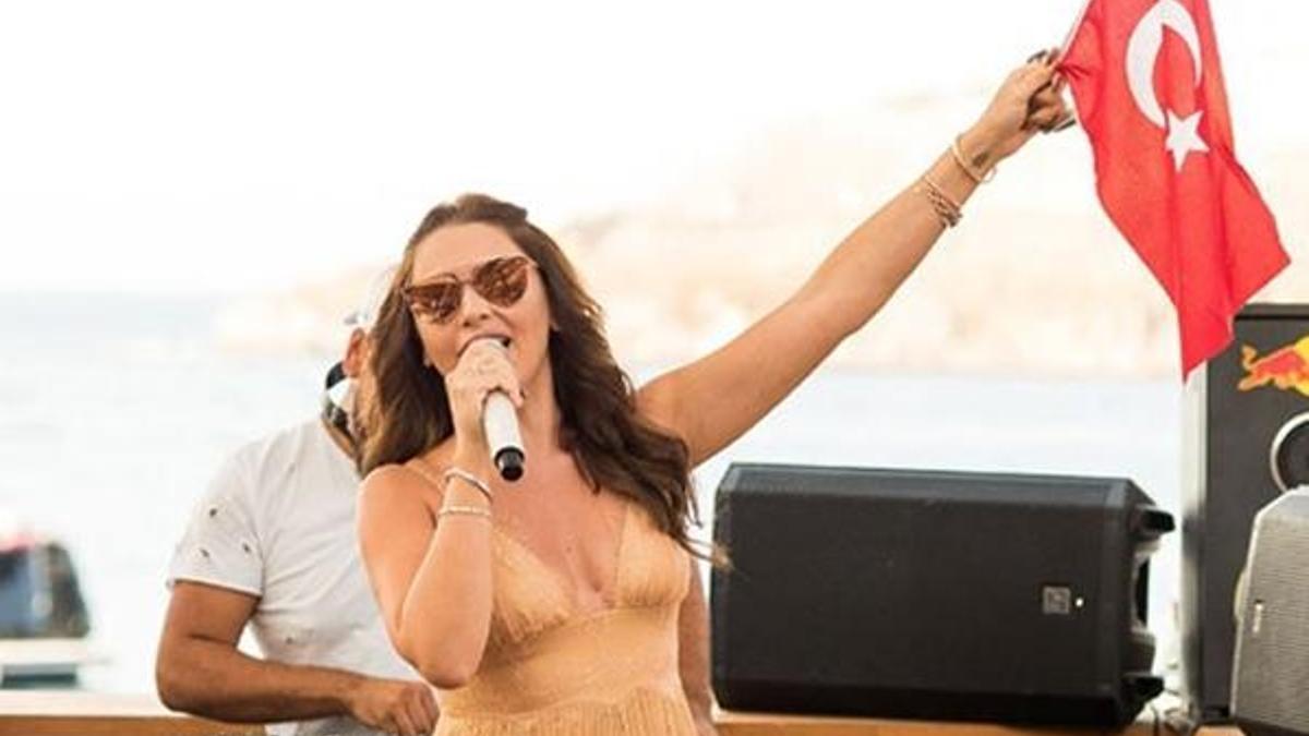 Hadise hasta hasta sahneye çıktı!