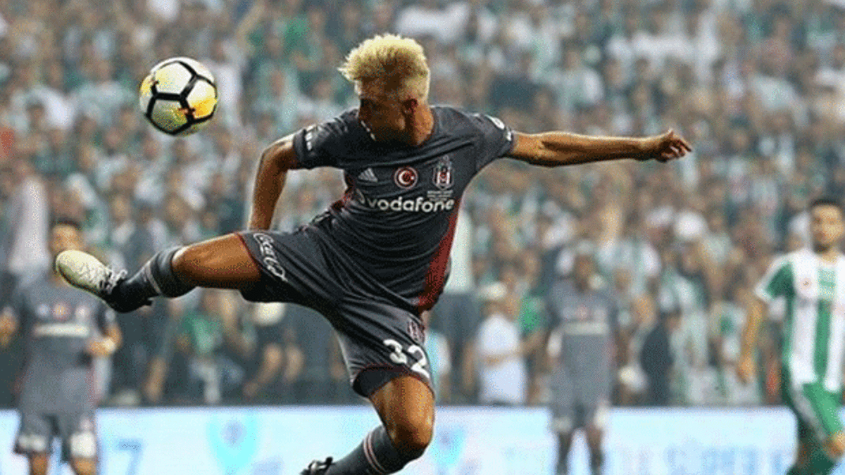 Beşiktaş yıldız futbolcuyu gönderdi!