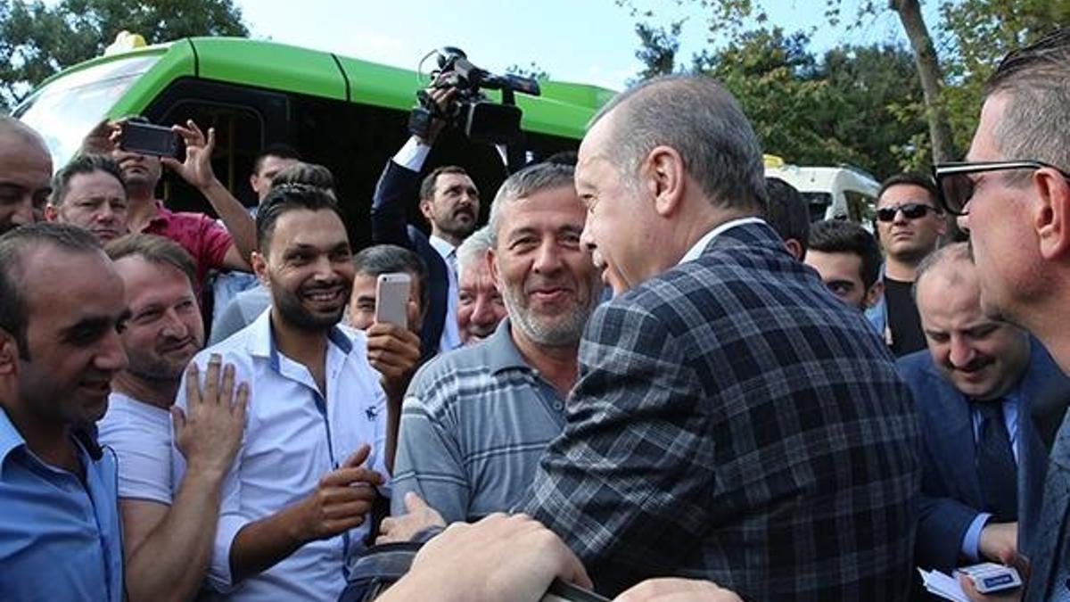 Erdoğan’dan bayramlaştığı taksici esnafına sigara uyarısı