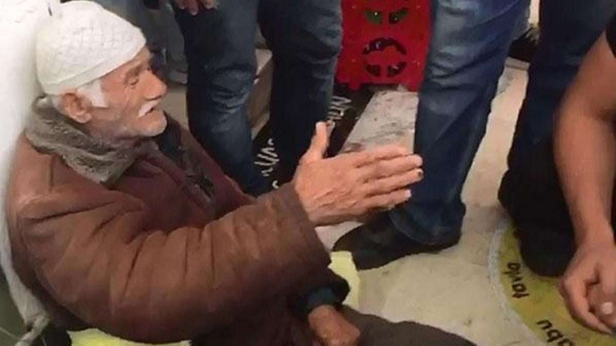 Belediye yaşlı adama ıhlamurlarını teslim edip, özür diledi