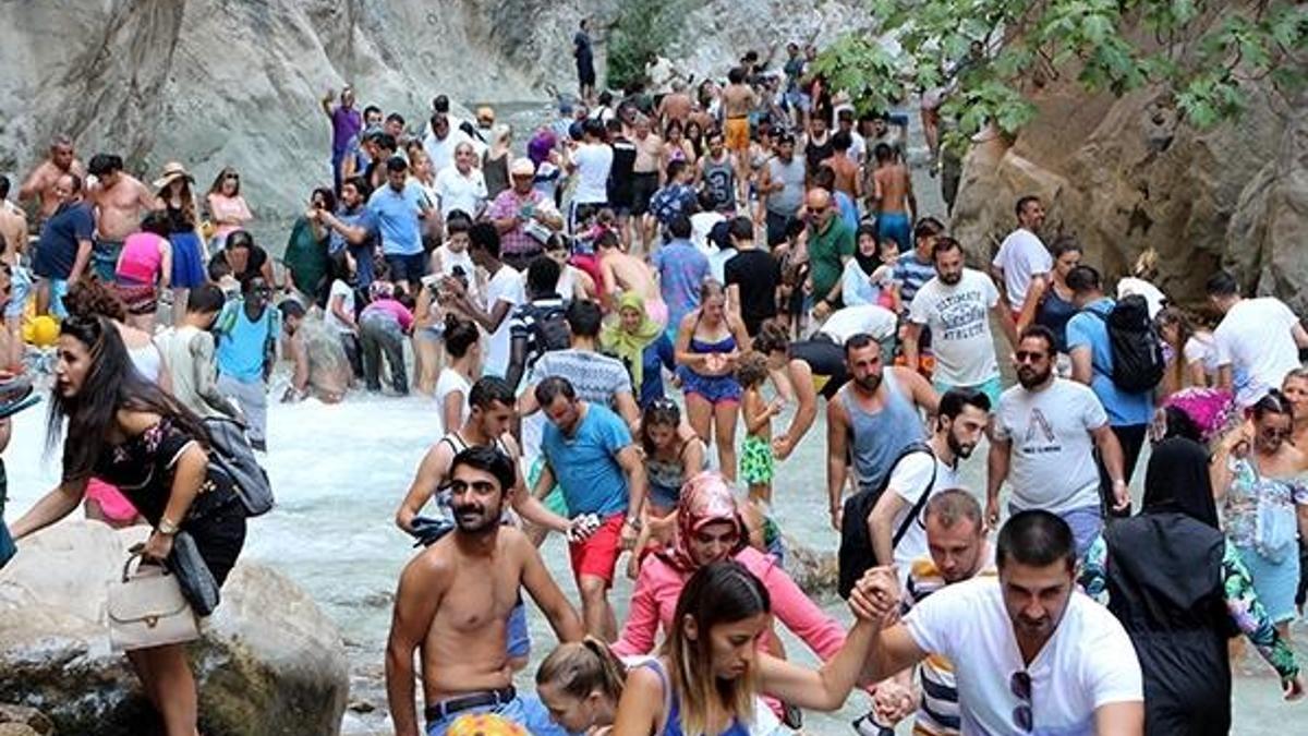 Dünyaca ünlü Saklıkent Kanyonu'nda bayram izdihamı