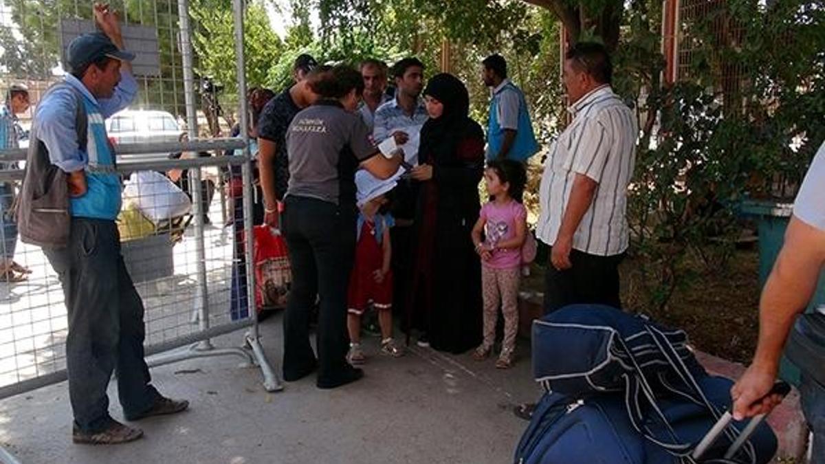 Ülkelerine bayramlaşmaya giden Suriyeliler dönüyor
