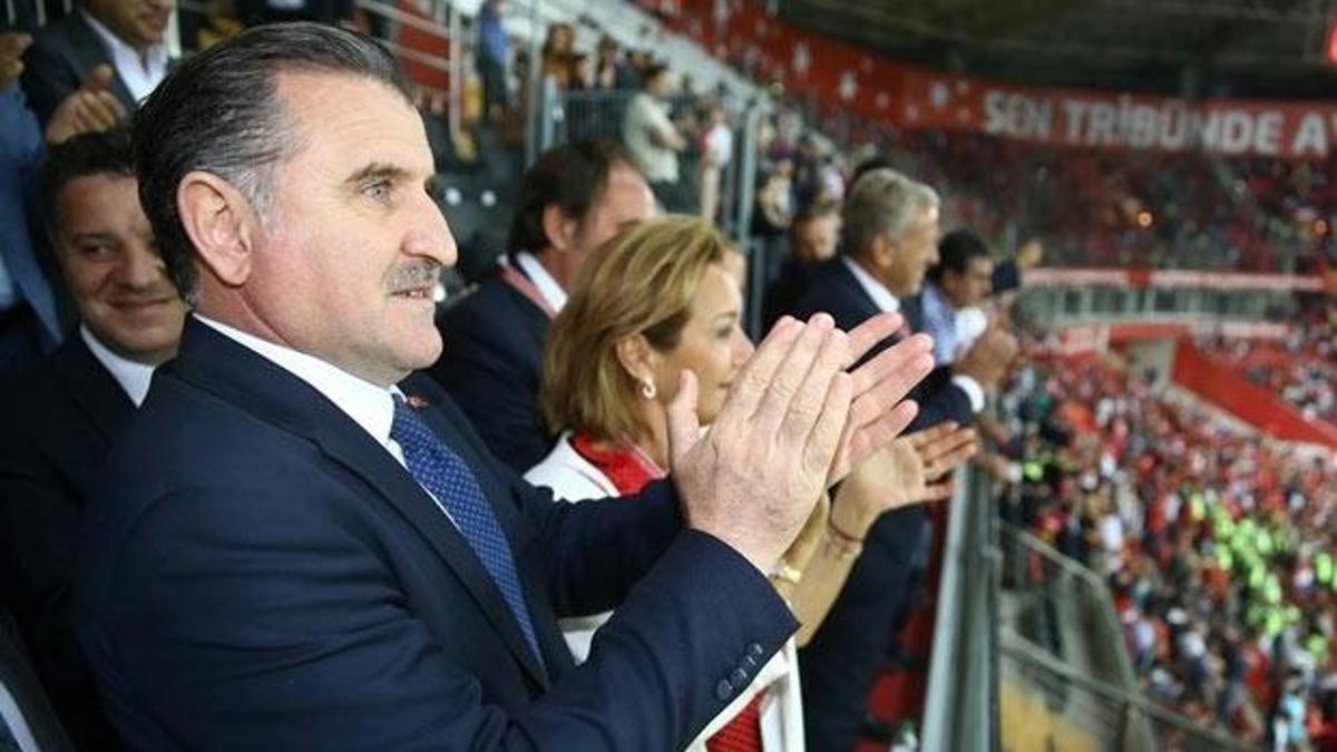 Bakan Bak: "Türkler bitti demeden hiçbir şey bitmez"