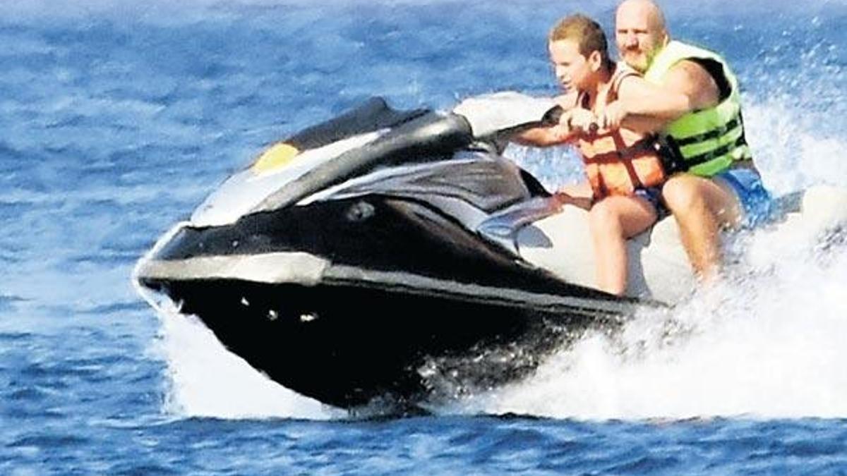 7-15’lik çocukların hız teknesi çılgınlığı