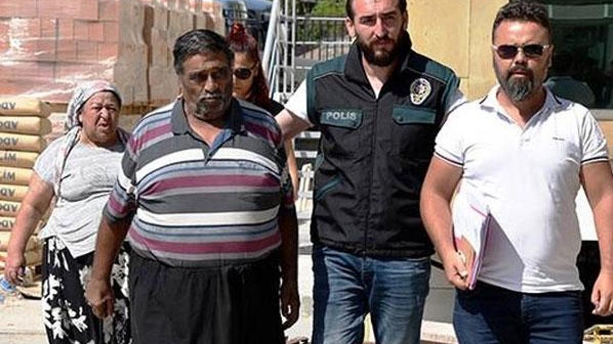 Biri 64 diğeri 70 yaşında! Yürümekte güçlük çekiyorlar