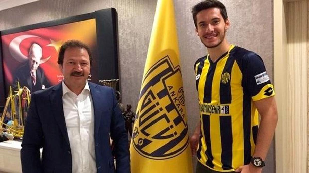 Umut Nayir imzayı attı