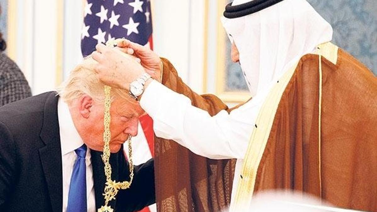 Suudiler Trump’a kürk kaftan hediye etmiş