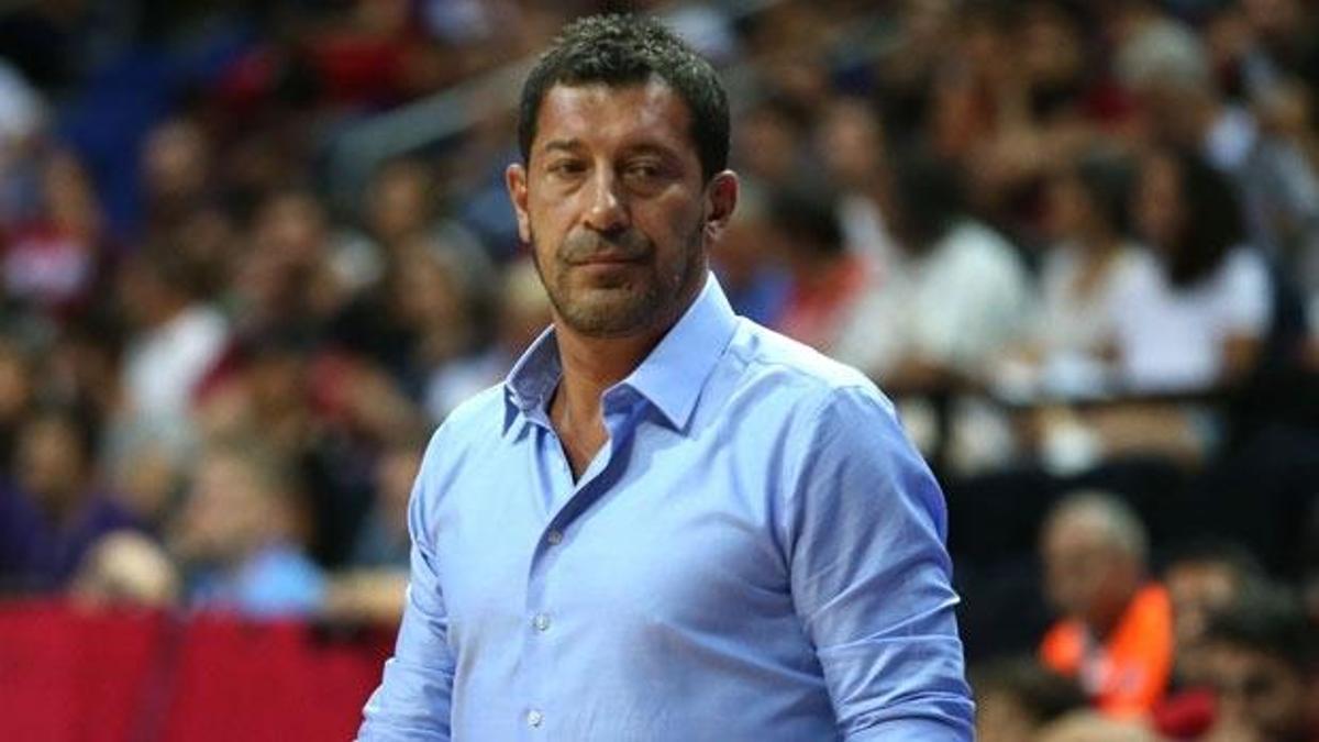 Ufuk Sarıca takımını kutladı