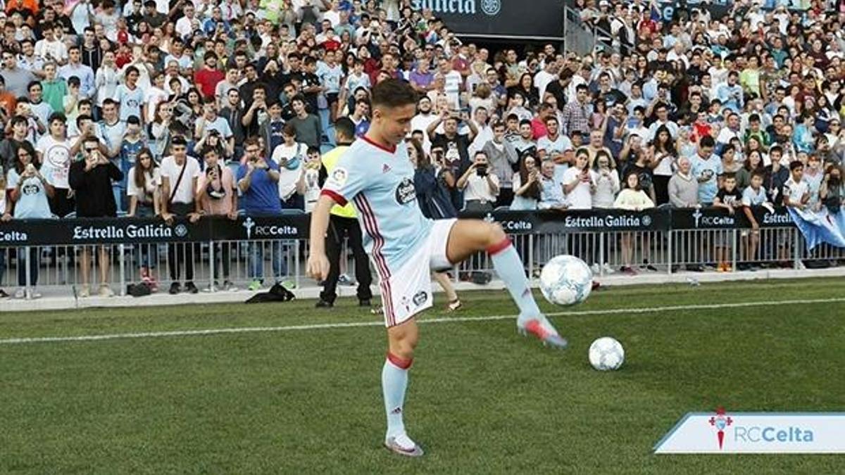 Emre Mor için imza töreni düzenledi
