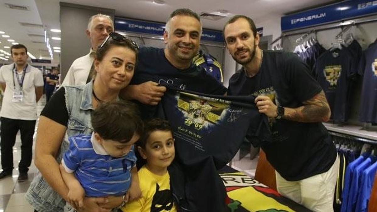 Ramil Guliyev, Fenerbahçeli taraftarlarla buluştu