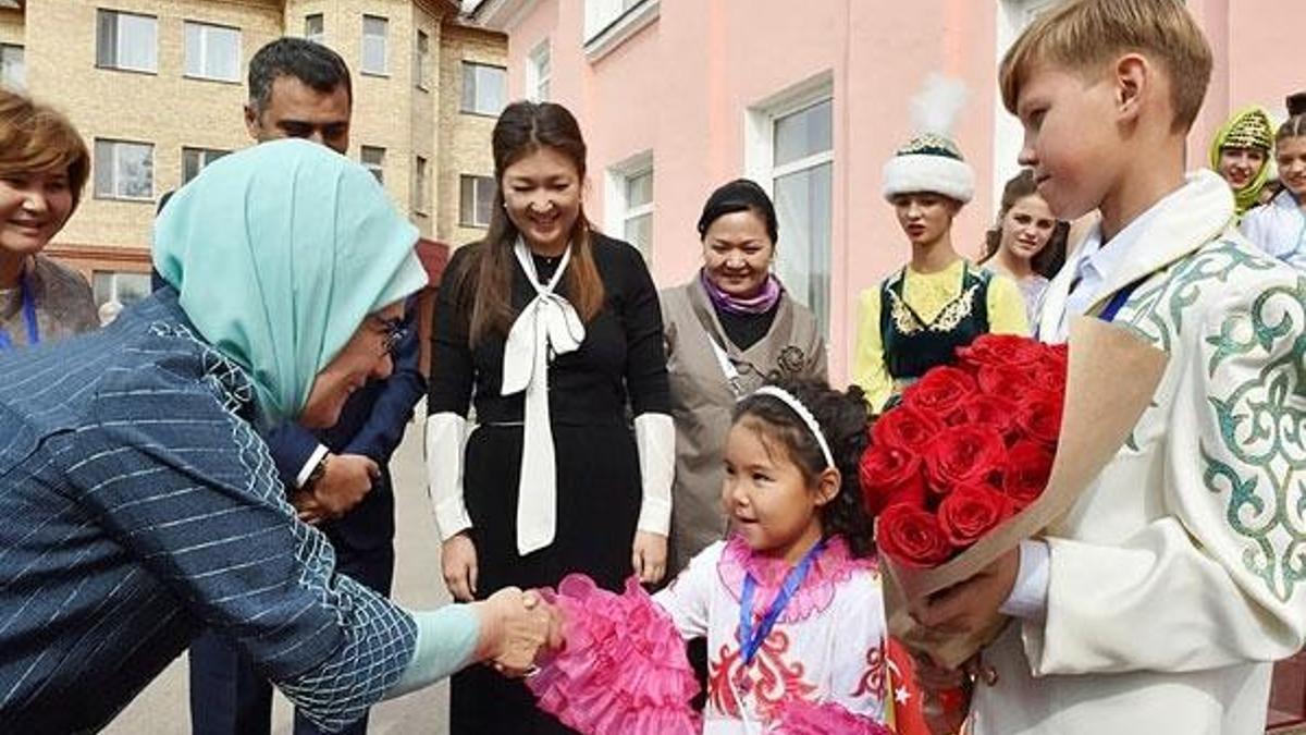 Emine Erdoğan'dan çocuk evi ve yetimhane ziyareti