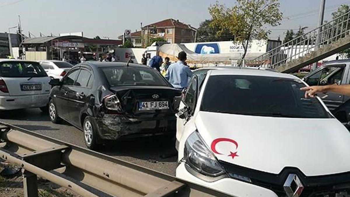 D-100'deki zincirleme kaza trafiği kitledi!