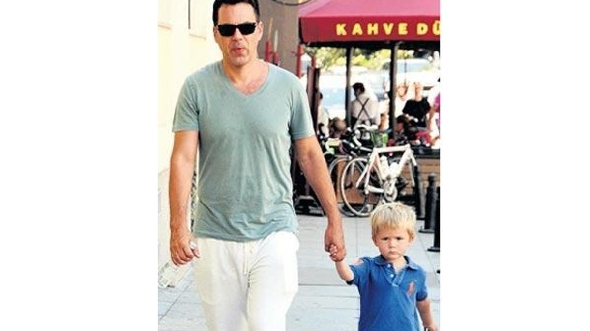 Oğluyla baş başa