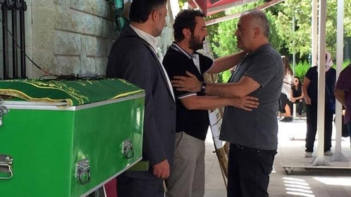 Halil Sezai'den babasına son görev!