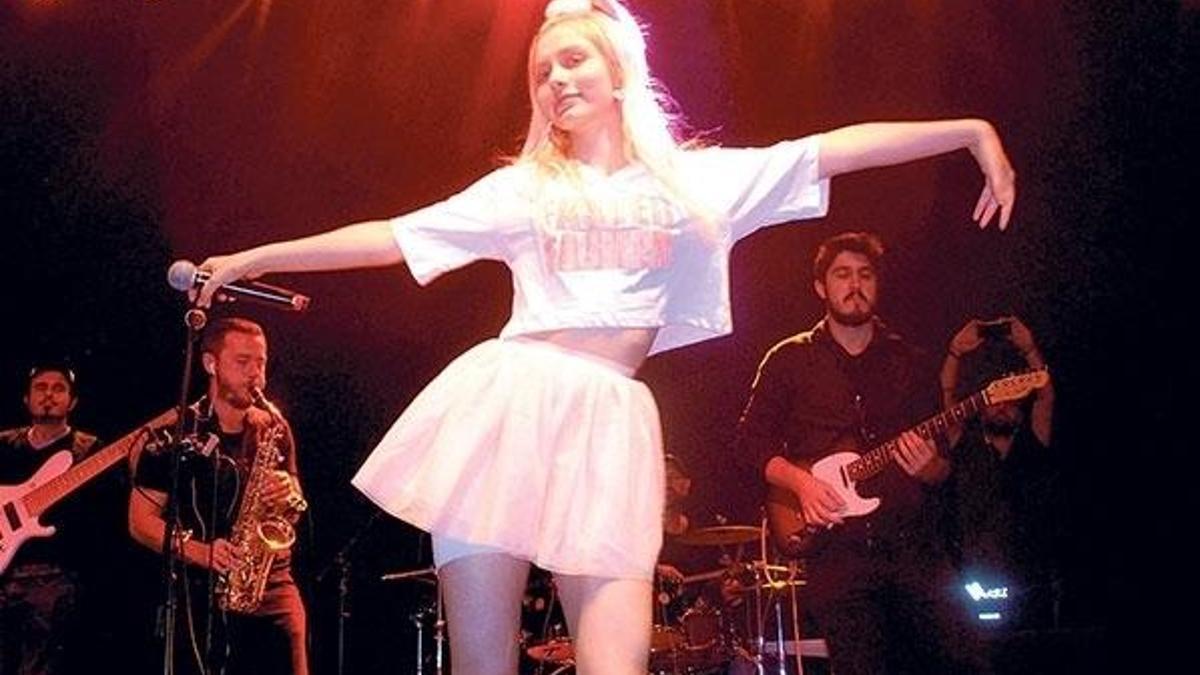 Aleyna Tilki'den sürpriz şarkı!
