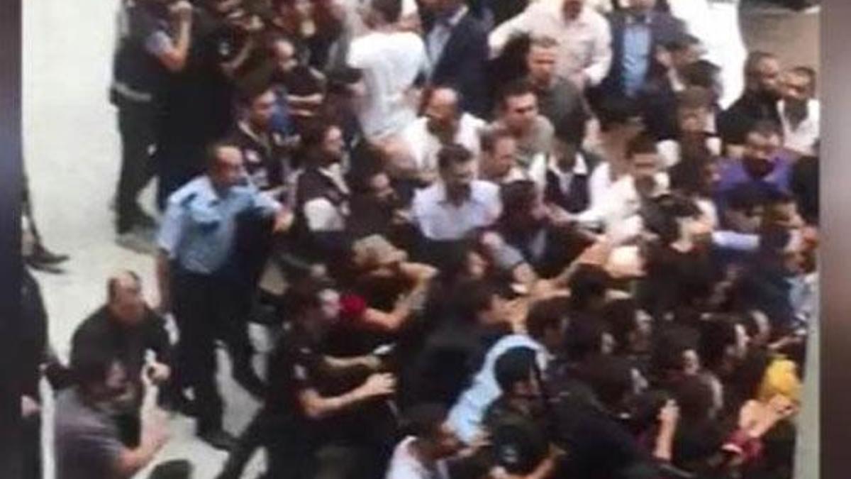 Şahinler ve Sarallar adliyede kavga etti!