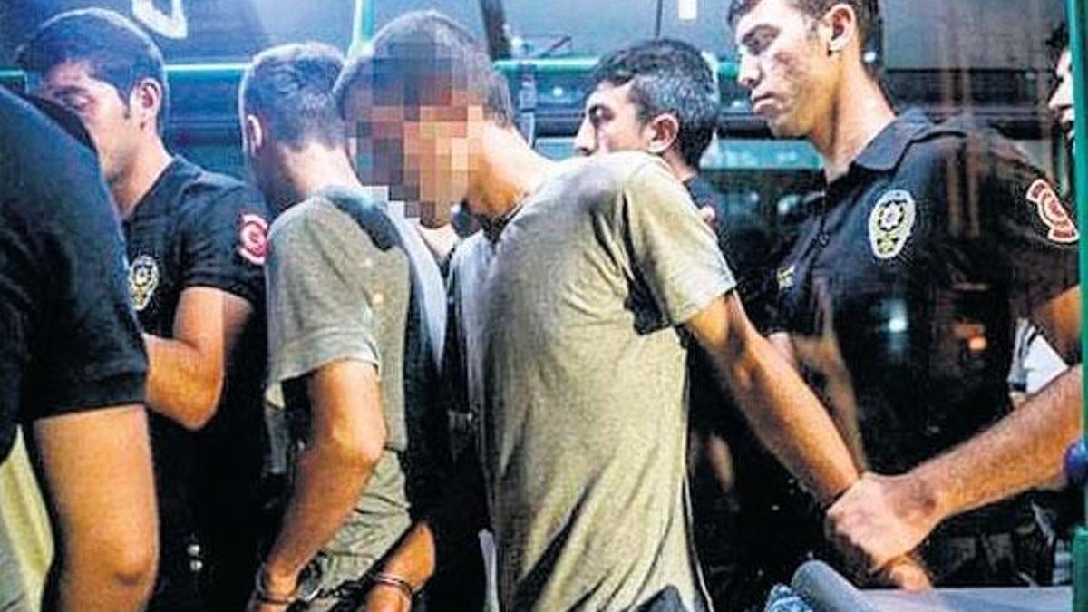 Rütbelilere müebbet istendi öğrencilerin dosyası ayrıldı
